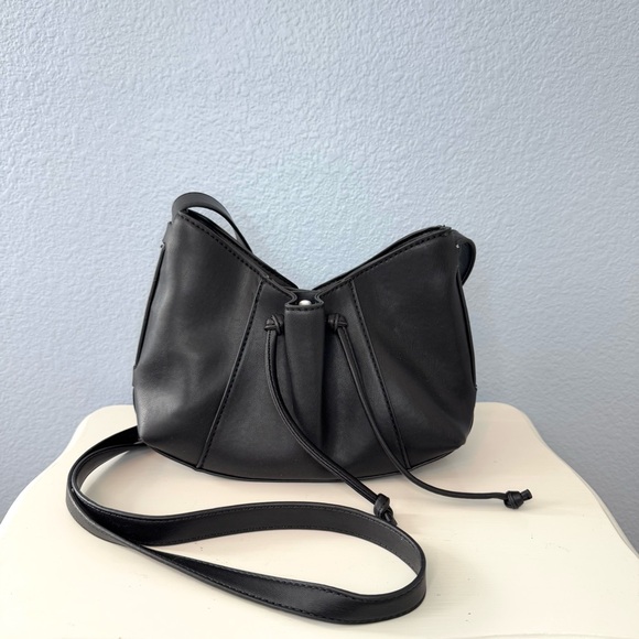 T Tahari Vegan Leather Black Crossbody - Picture 2 of 6